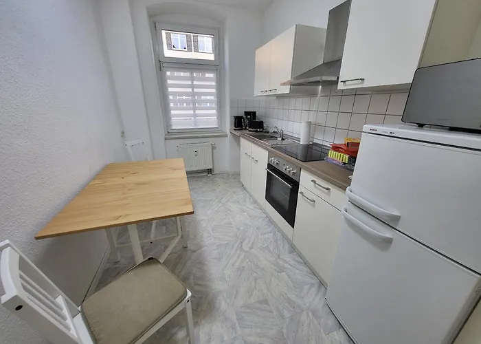 Holliday And Work * بيشوفسفيردا