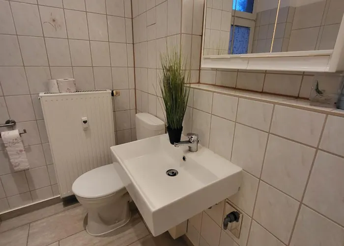 Holliday And Work بيشوفسفيردا